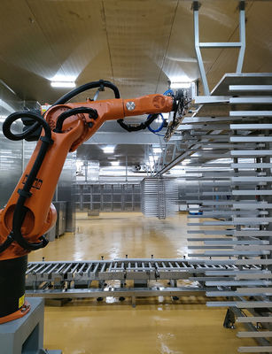 床に装着された産業用ロボットセル 2033mm 広さ 665kg 体重